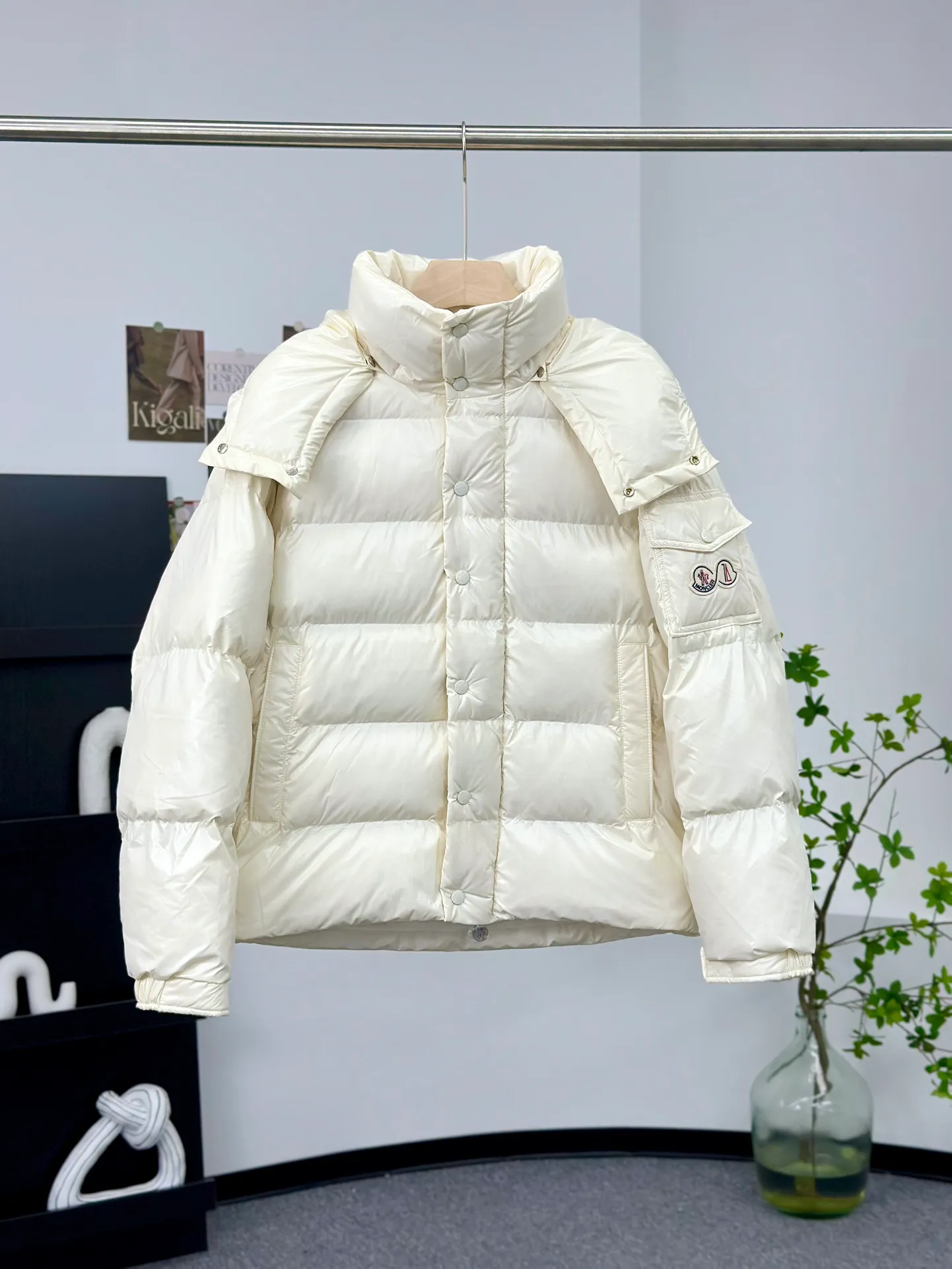 P390 Moncler/ 2026 70 、 。 DNA ， ， 。 Classic ， 、 。 Classic 70 。 Quality， 90 ，Premium Quality ， ，Black ！ Sizes M-3XL